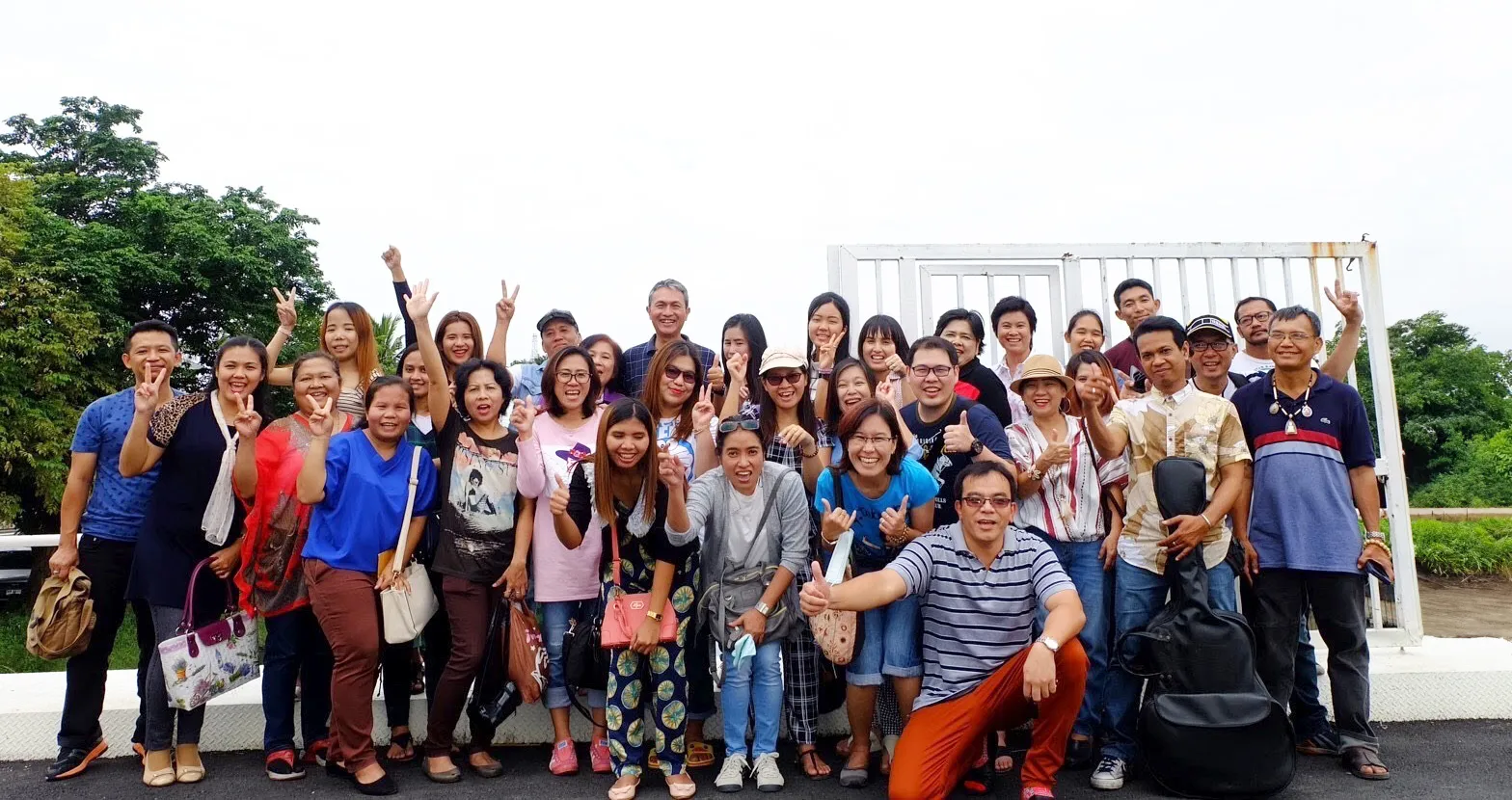 ทีมงาน CCS ถ่ายภาพหมู่กลางแจ้ง